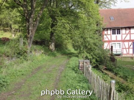 Buchenmühle - linke Ruine und Weg DDR - rechtes Haus BRD.