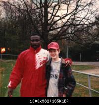 Anthony Yeboah holt sich ein Foto mit dem 13jährigen Manudave