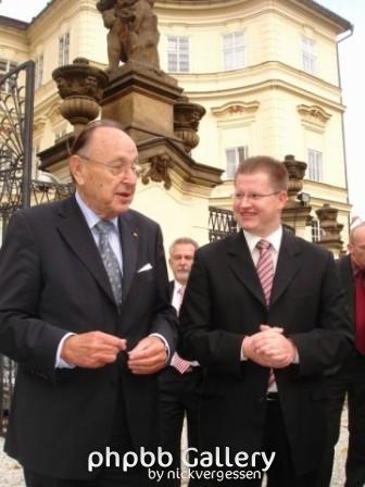 Manudave und Genscher beim Point-Alpha-Preis in Prag.