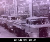 Produktion der bewährten Lastkraftwagen W50 im Automobilwerk Ludwigsfelde.