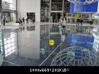 06-Eingangshalle mit den Erdbällen der Verkaufsländer-89.j