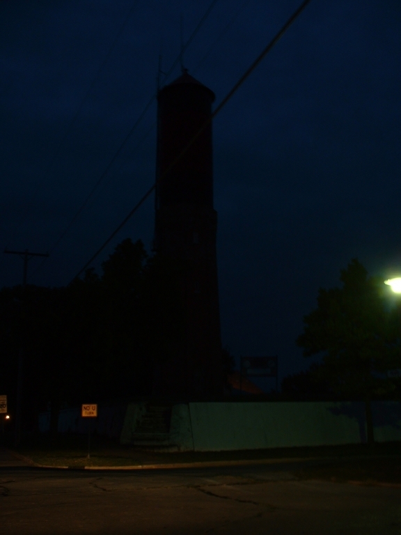 furchterregender Turm, spaetnachts