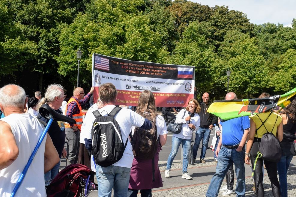 Vor Amerik. Botschaft-Ebertstraße