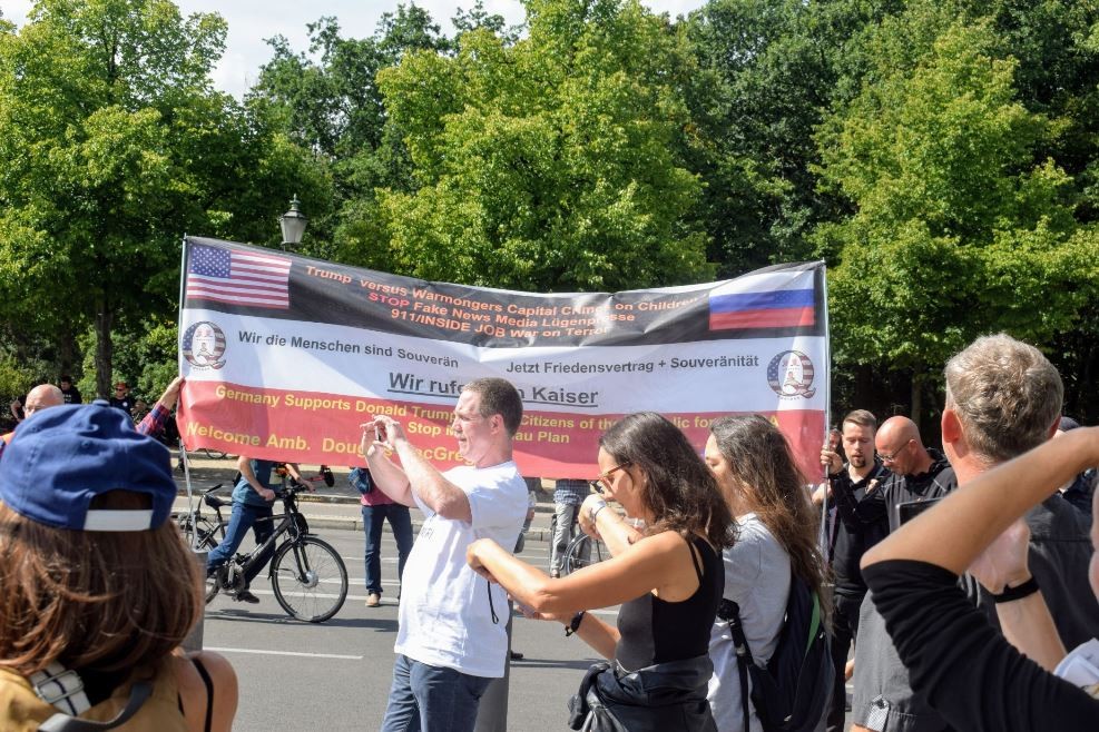 Vor Amerik. Botschaft-Ebertstraße