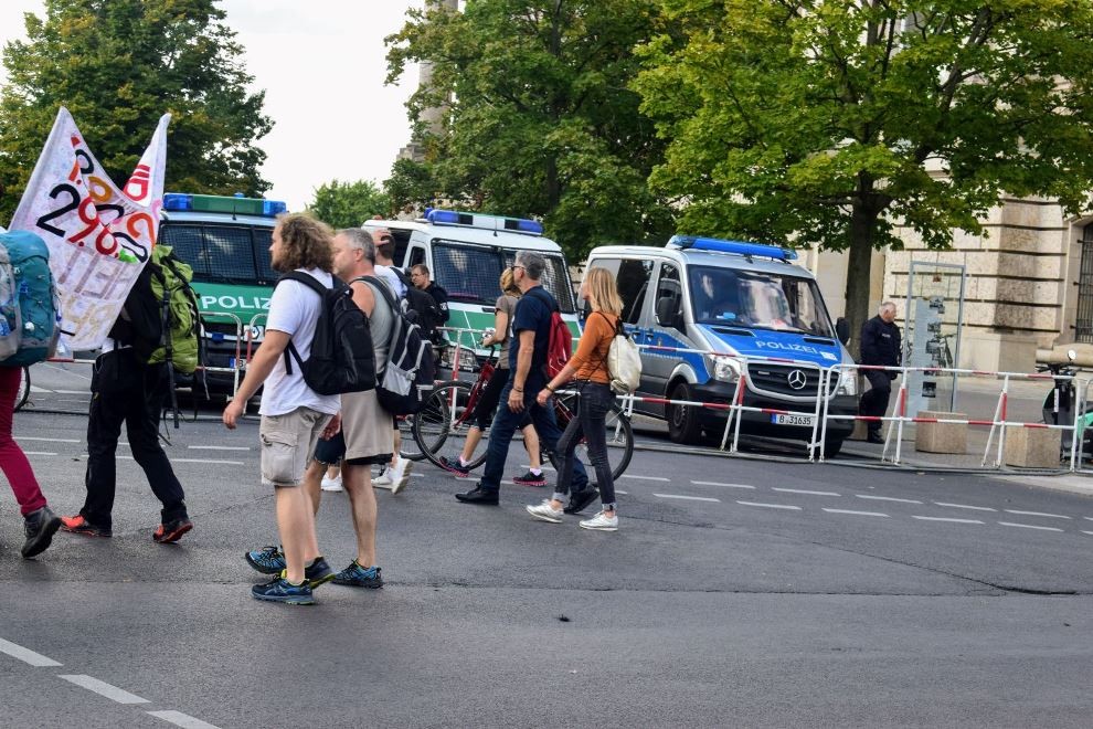 Absperrung des historischen Gebäudes im Bereich der Scheidemannstraße
