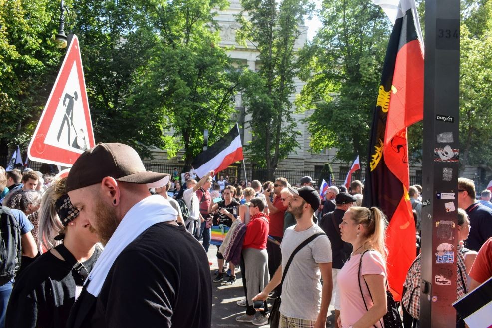 Vor der russischen Botschaft Unter den Linden