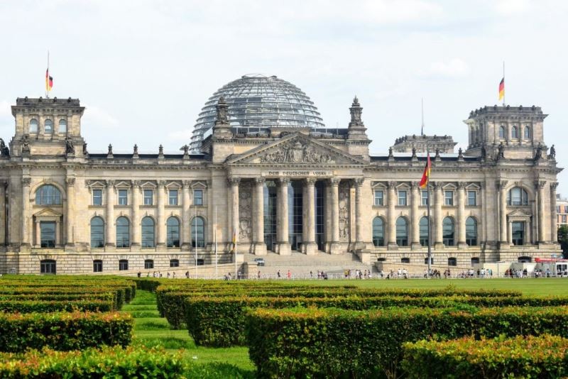 Reichstags- und Regierungsgebäude