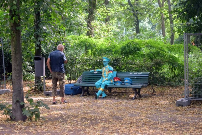 Vor der Gedenkstätte