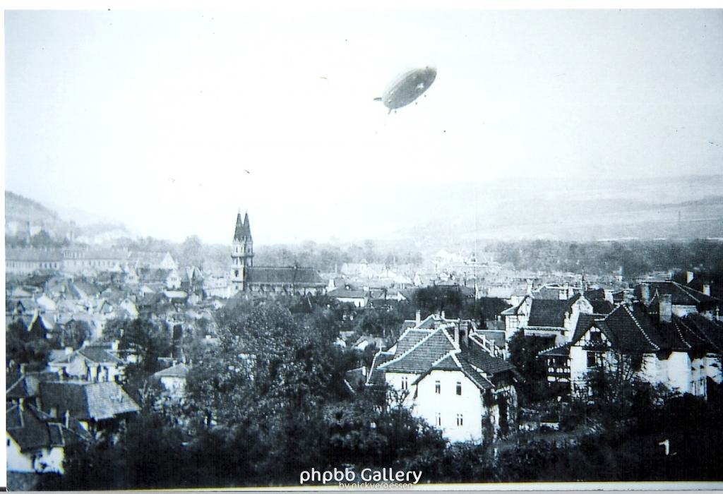 Luftschiff Zeppelin über Meiningen ca.1930 !