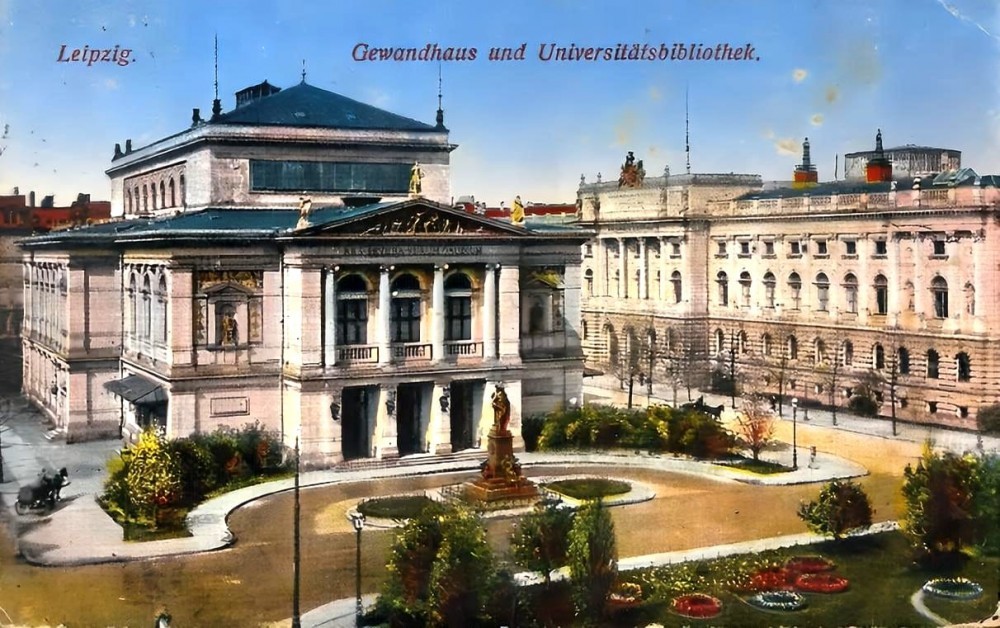 Concerthaus (auch als neues oder zweites Gewandhaus bezeichnet) und Universitätsbibliothek im Musikviertel.