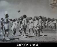Auch das ist Indien 1972-Sportunterricht für Mädchen in einer modernen Calcuttaer Schule.J