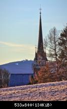 Elterleiner Kirche im Morgenlicht vor dem Fichtelberg