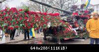 Der mit Rosen geschmückte Panzer